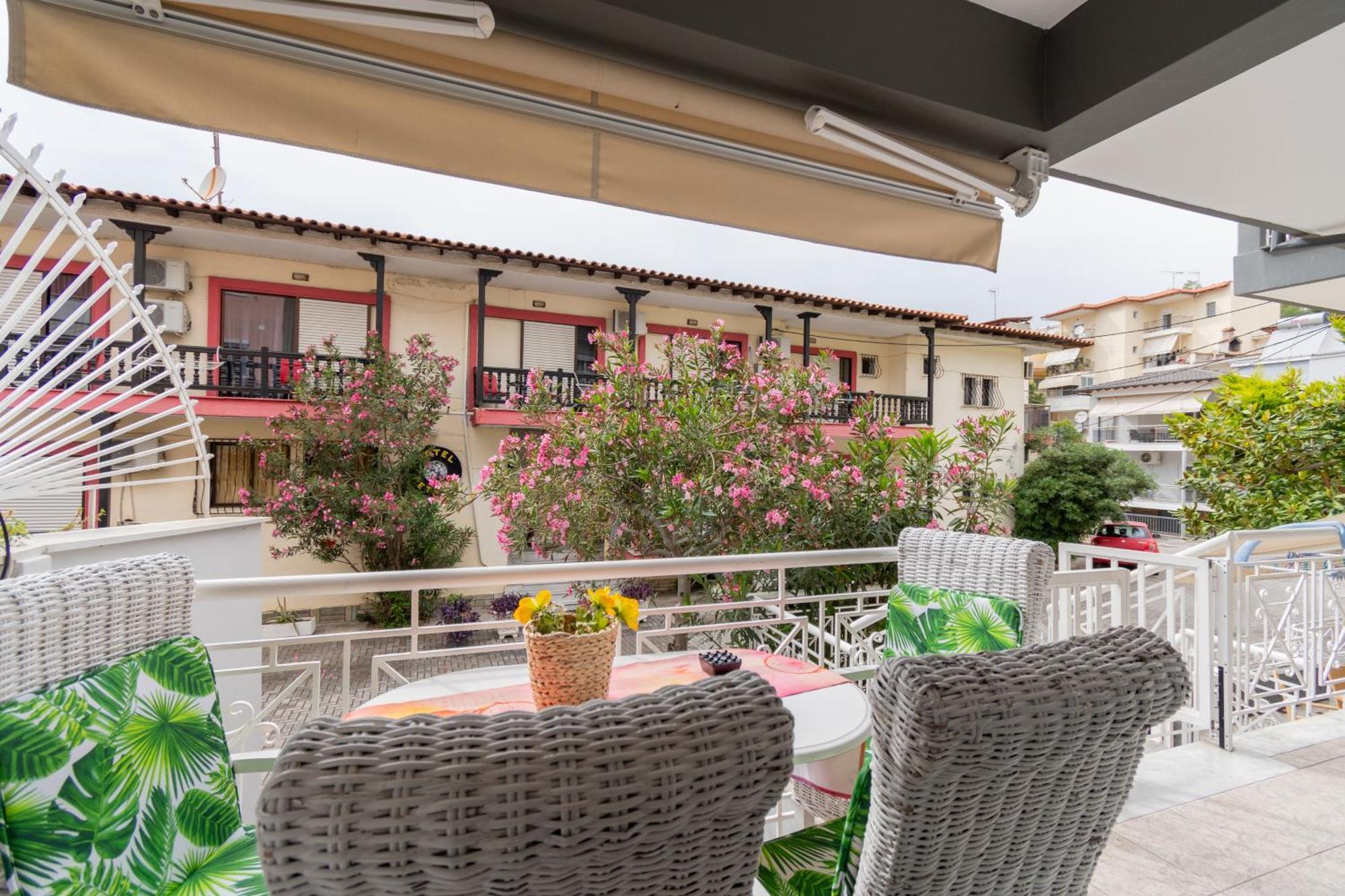 Family Inn Apartments&Suites Néos Marmarás Exterior foto